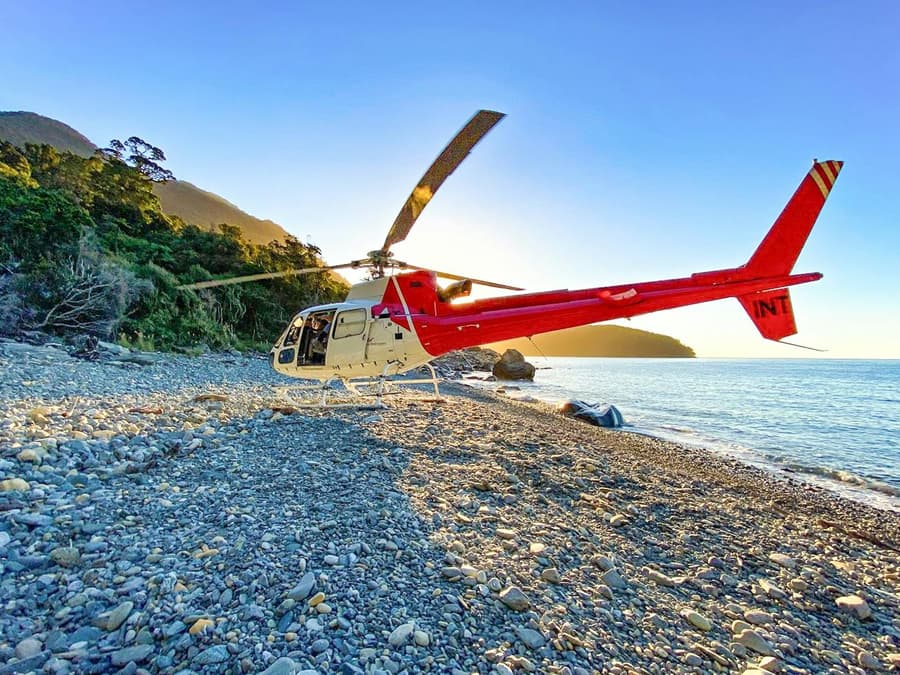 From Queenstown: Extended 2.5-Hour Milford Sound Helicopter Tour