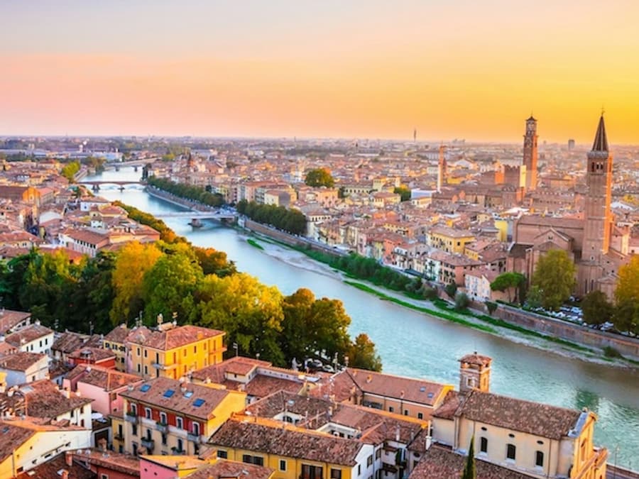 Verona, Sirmione & Lake Garda with Private Boat Cruise from Milan