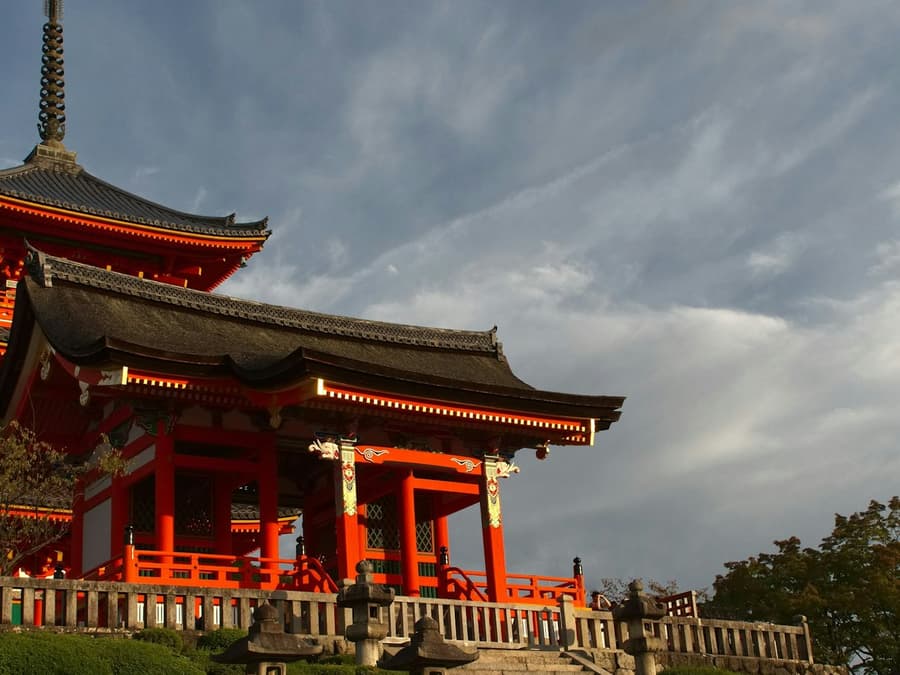 Kyoto: Guided Walking Tour + Kiyomizu-dera & Kōdaiji Temple Entry