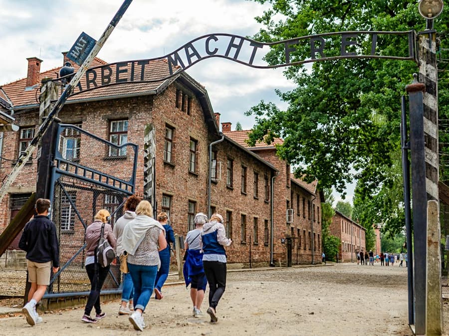 From Warsaw: Auschwitz-Birkenau Guided Tour with Transfers