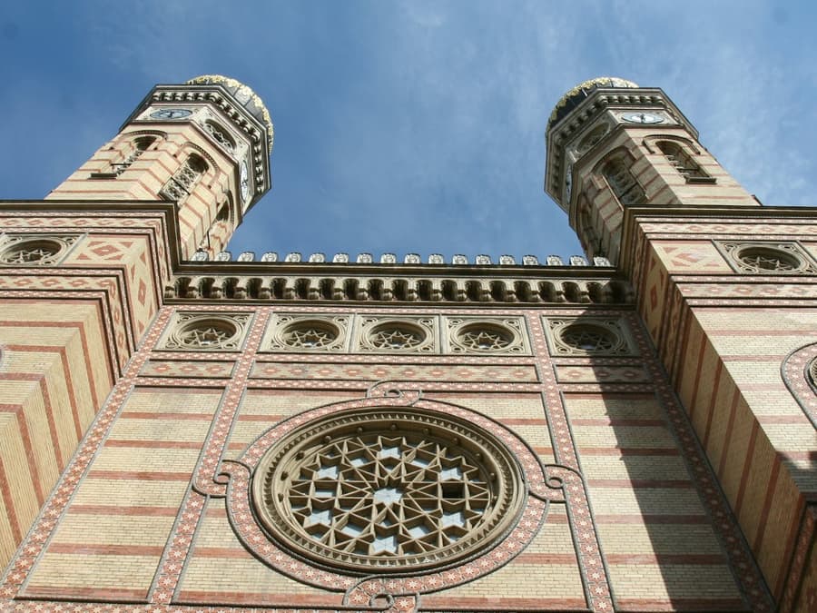 Great Synagogue + Jewish Quarter Walking Tour