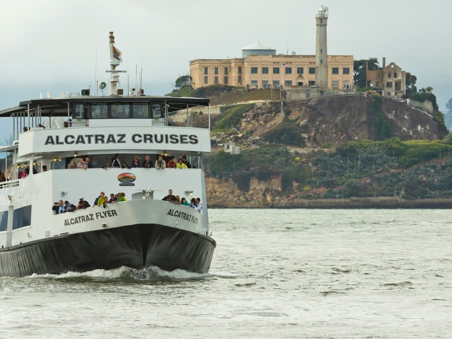 San Francisco: Alcatraz Island Entry + Guided Electric Bike Tour
