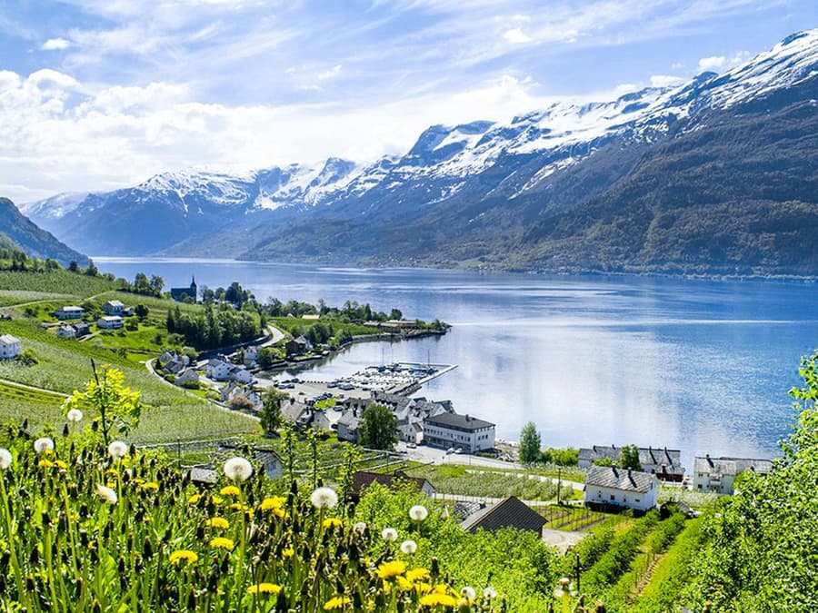 From Bergen: Hardangerfjord, Waterfalls, Culture & Apple Pie
