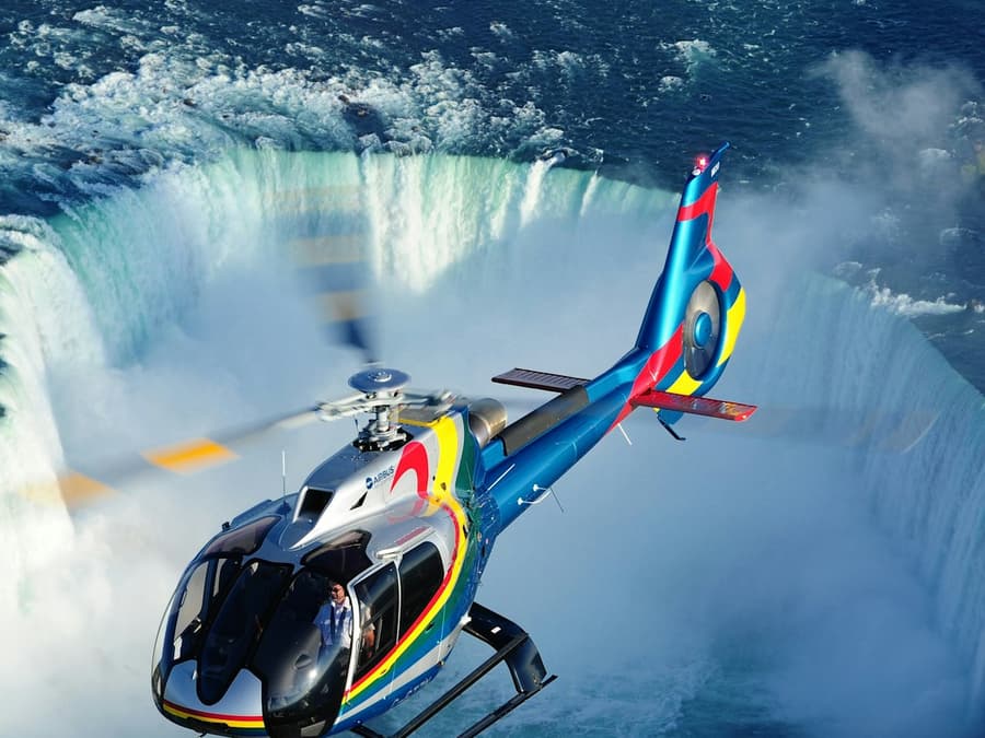 Niagara Falls: Helicopter Ride + Boat Cruise + Lunch + Transport