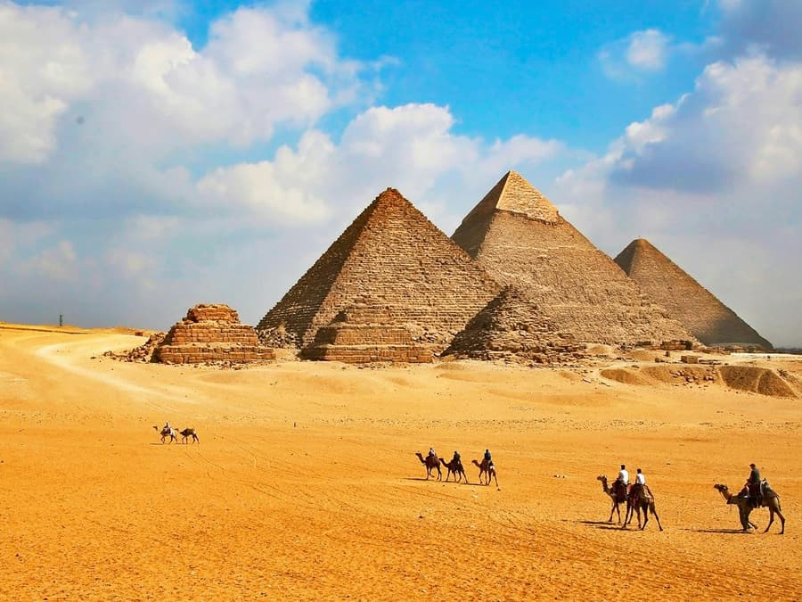 Giza Sunrise Pyramid Guided Tour With Camel Ride & Breakfast