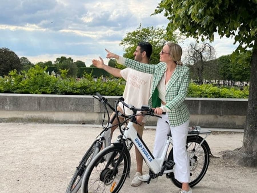 Paris: Afternoon E-Bike Guided Small Group Tour