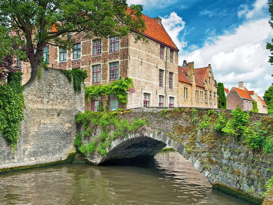 Desde Ámsterdam: Tour Guiado de Día Completo a Brujas