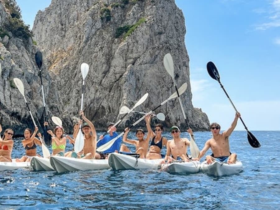 Passeio de Caiaque em Capri: Grutas e Praias