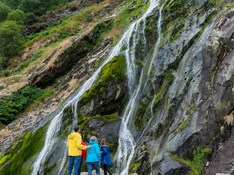 Wicklow, Glendalough & Powerscourt Waterfall: Guided Day Tour from Dublin