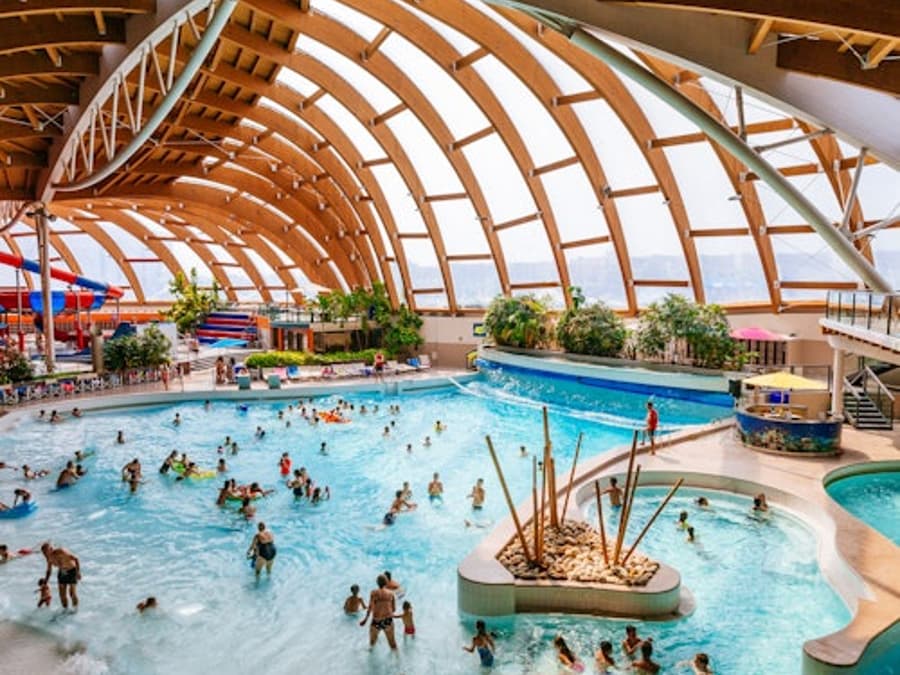 Acquaworld: Indoor and Outdoor Water Park