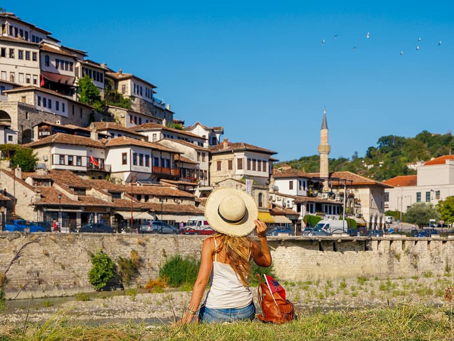 From Tirana: Berat City & Belshi Lake Day Trip with Wine Tasting