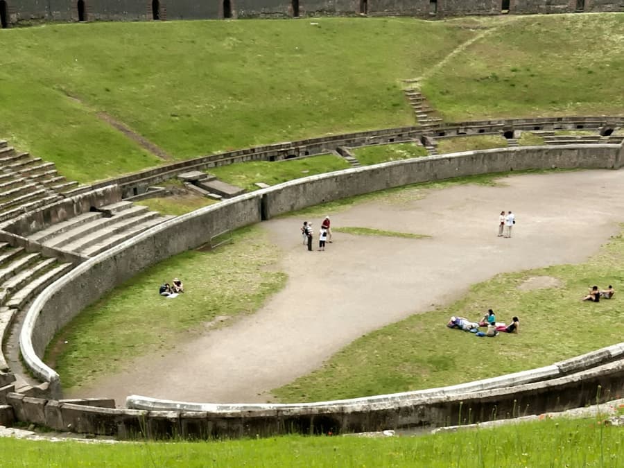 Pompeii: Guided Tour + Roundtrip from Naples