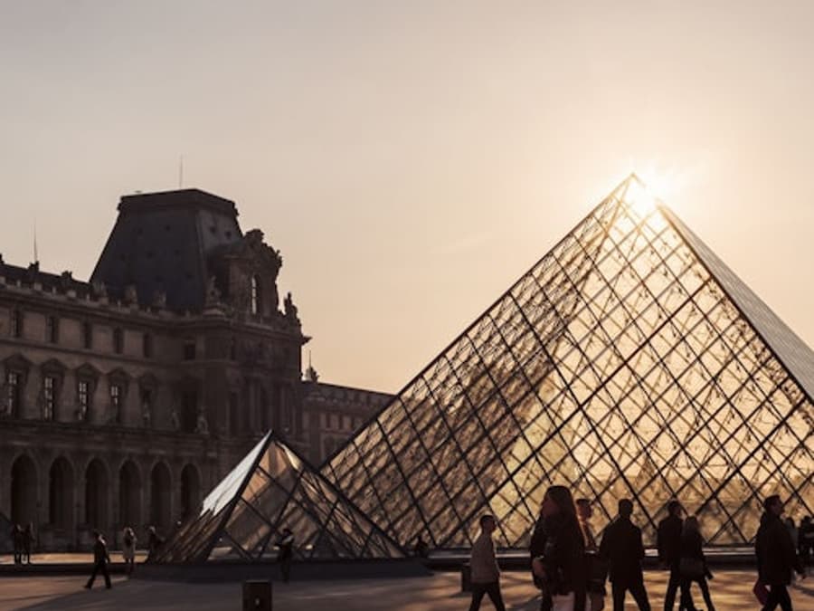 Louvre Museum: Dedicated Entry + Guided Evening Tour