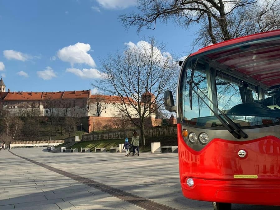 Krakow: City Sightseeing Tour by Electric Golf Cart + Audio Guide + Transfers