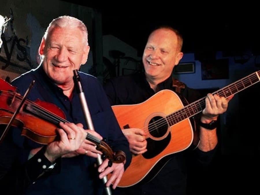 The Merry Ploughboy: Noche de Música Irlandesa de 2 Horas + Cena