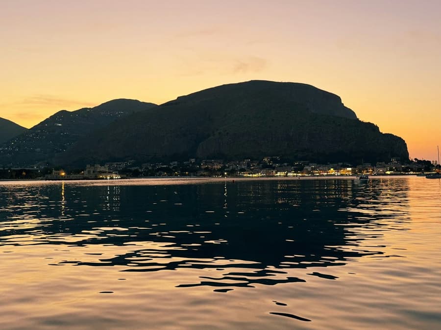 Mondello: Sunset Boat Tour from Palermo + Swim Stop + Aperitif