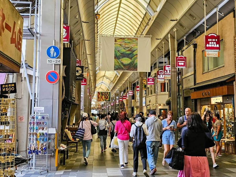Kyoto: Nishiki Market Guided Food Tour