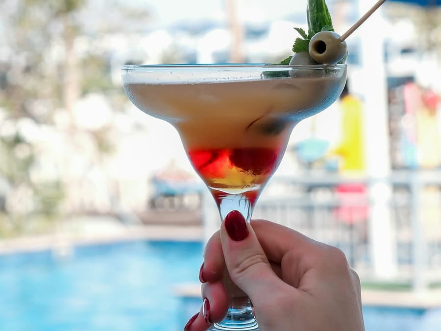 Riva Beach Club Dubai: 3-Course Meal + Unlimited Drinks