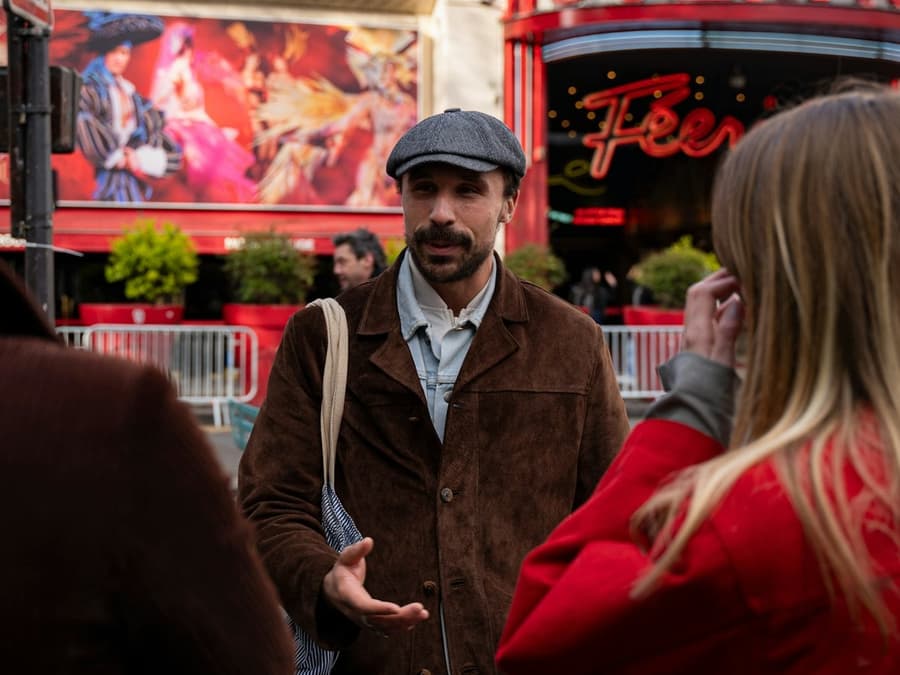 Montmartre Paris: Pastries & Tragedies Guided Walking Tour
