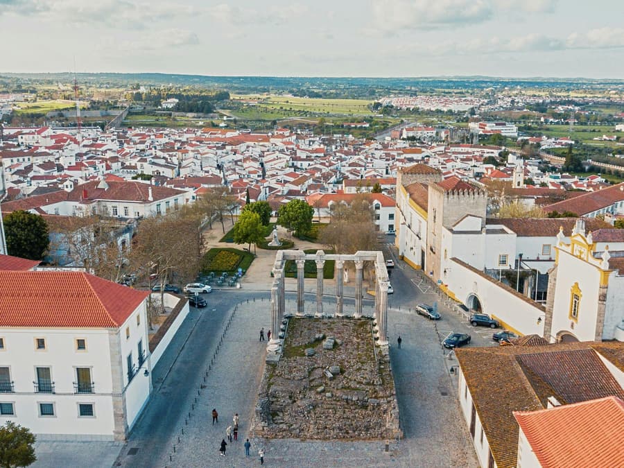 From Lisbon: Évora, Monsaraz, Wine Tasting & Cristo Rei