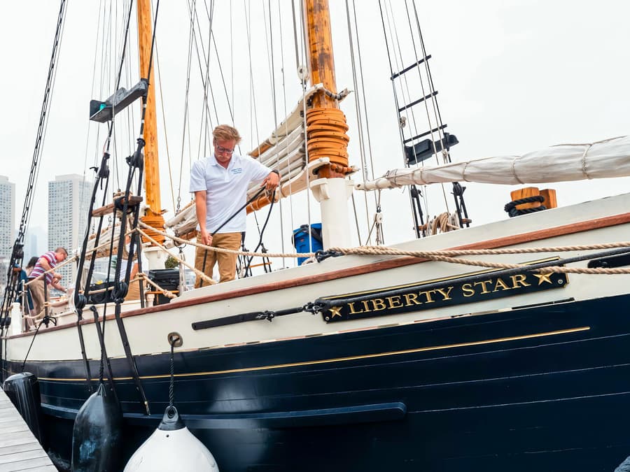 Boston: Sunday Pastry & Prosecco Sail on Boston Harbor