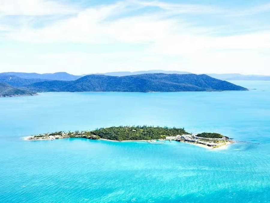 Daydream Island: Boat Cruise from Airlie Beach + Lunch + Drink