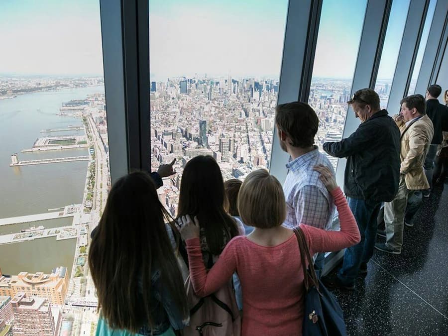 New York: 3-Hour Manhattan Guided Walking Tour + One World Observatory Entry