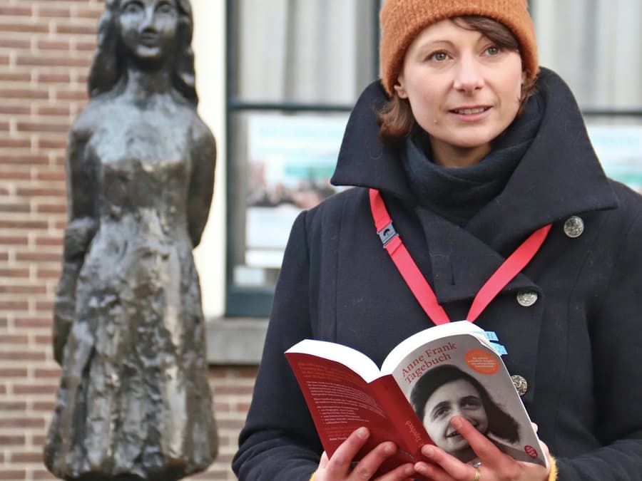 Amsterdam: Guided Anne Frank Walking Tour in German, English, Italian & Spanish