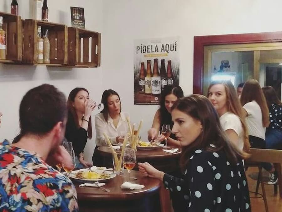 Córdoba: Guided Wine & Tapas Tasting