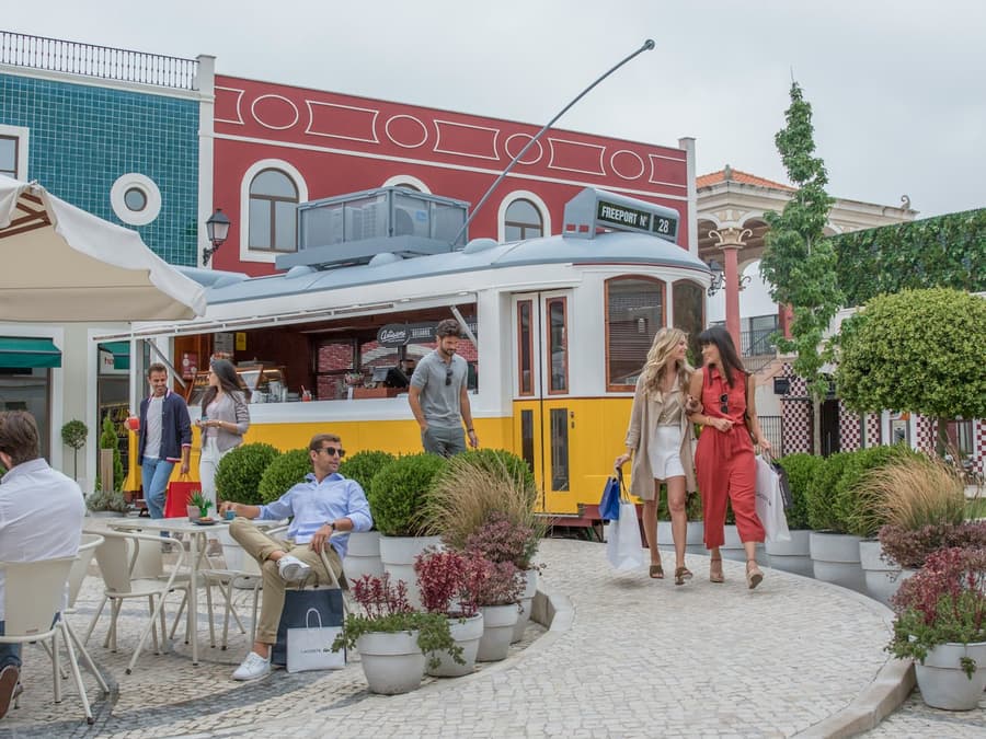 Roundtrip Transport: Freeport Outlet Shopping Express from Lisbon