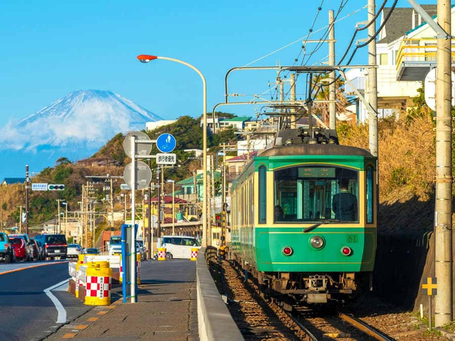 From Tokyo: Kamakura & Yokohama Night Tour with Enoshima, Enoden Train, Yokohama Red Brick Warehouse, & More
