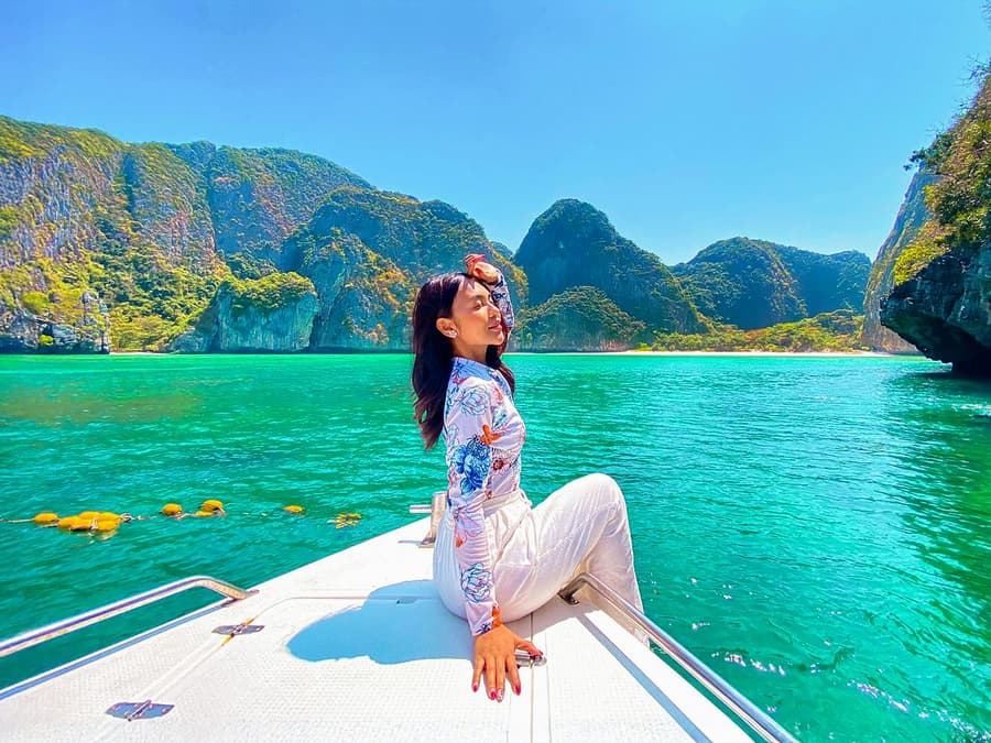From Krabi: Phi Phi Island & 4 Islands Sunset with Bioluminescent Plankton Tour by Speedboat with Lunch, BBQ Dinner & Transfers