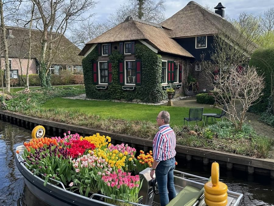 Giethoorn & Windmill: Guided Day Tour from Amsterdam