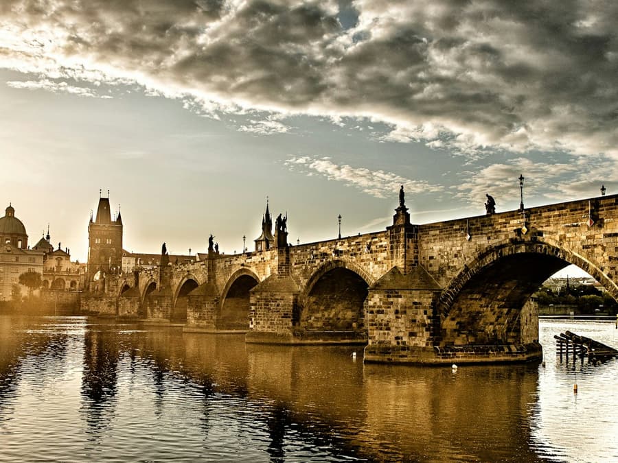 Prague: Charles Bridge & Lesser Town Guided Tour