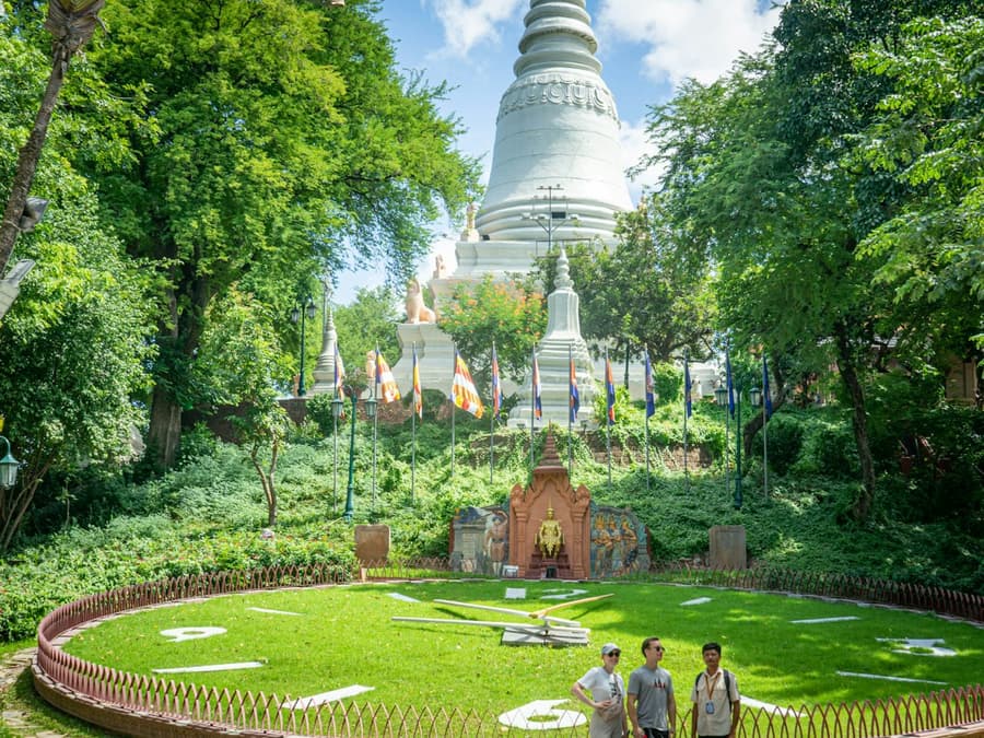 Phnom Penh: Historical Guided Tour + Transfers
