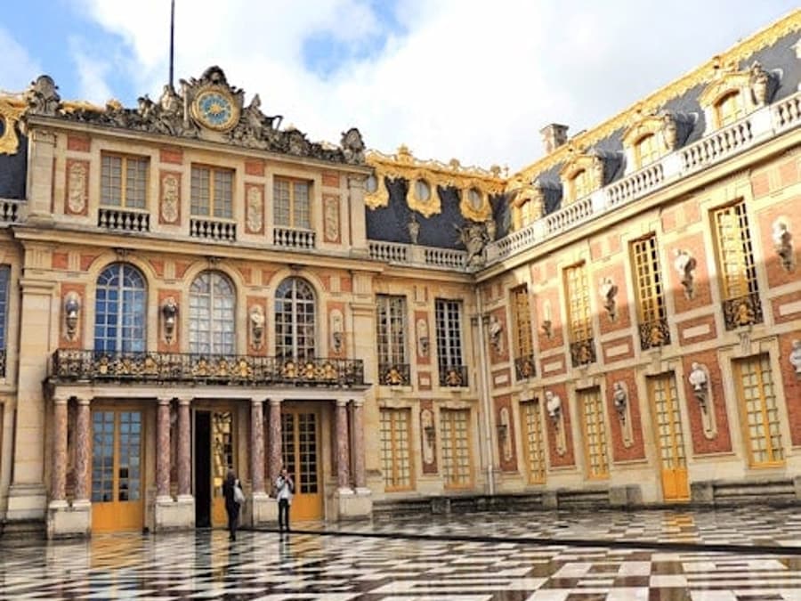 Palace of Versailles: Skip The Line + Guided Tour + King’s Apartments Access