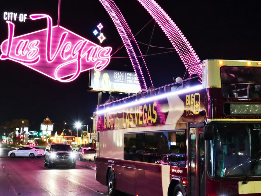 Las Vegas: Adults Only Night Tour + Drink