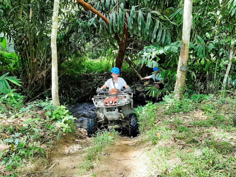 Z Phuketu: ATV Tour Khao Lak, Vodopád a Oběd s Přepravou z Hotelu