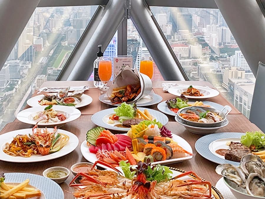 Bangkok: Buffet Lunch/Dinner at Baiyoke Sky Restaurant