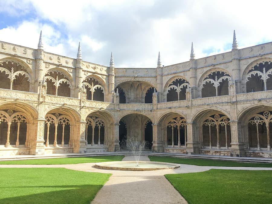 Jerónimos Monastery Skip-the-Line Guided Tour
