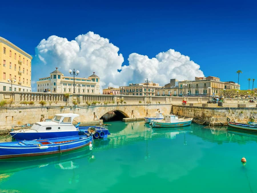 From Syracuse: Pillirina, Ortigia, and Sea Caves Boat Tour