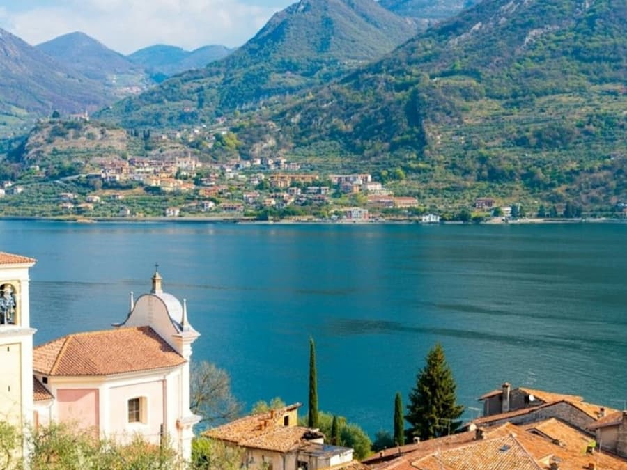 Lake Iseo & Franciacorta: Guided Tour from Milan + Wine Tasting