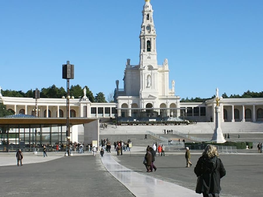 Tur Sehari Kelompok Kecil Berpanduan ke Fátima, Óbidos & Nazaré dari Lisbon