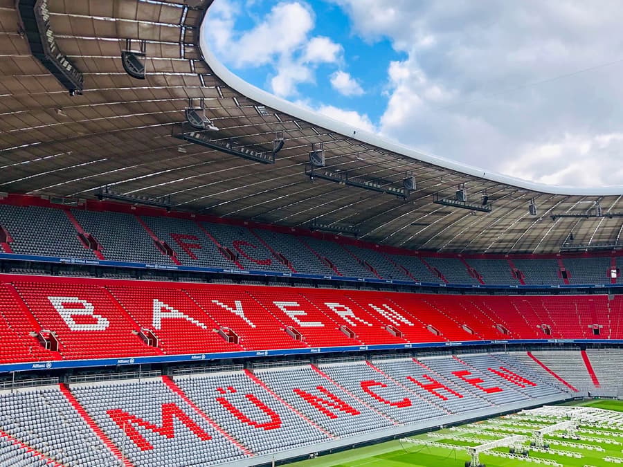 Обиколка с екскурзовод на Allianz Arena с посещение на музея на FC Bayern & обиколка с автобус