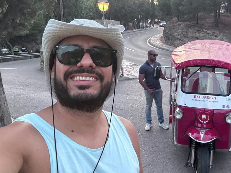 Málaga: Guided Tuk Tuk Tour + Roundtrip Transfer