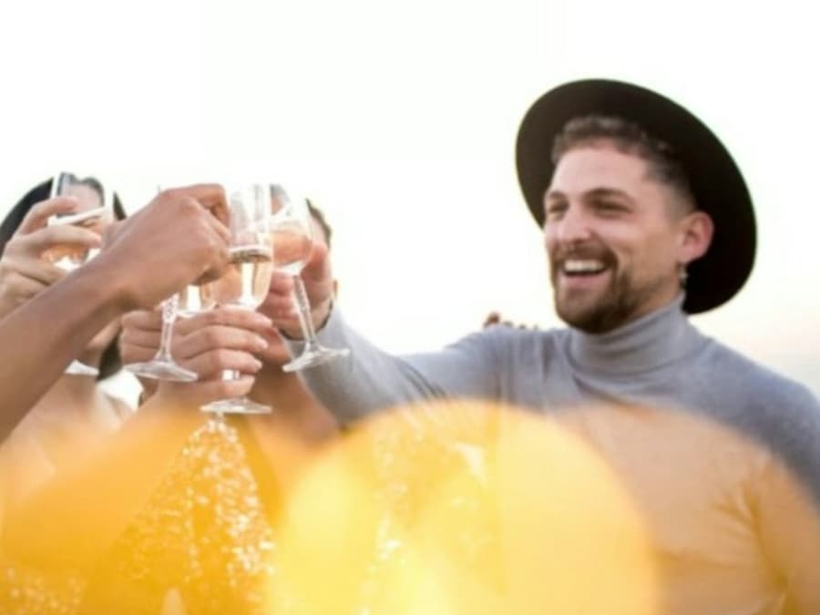 Lisbon: Sunset Boat Party Cruise with DJ & Open Bar