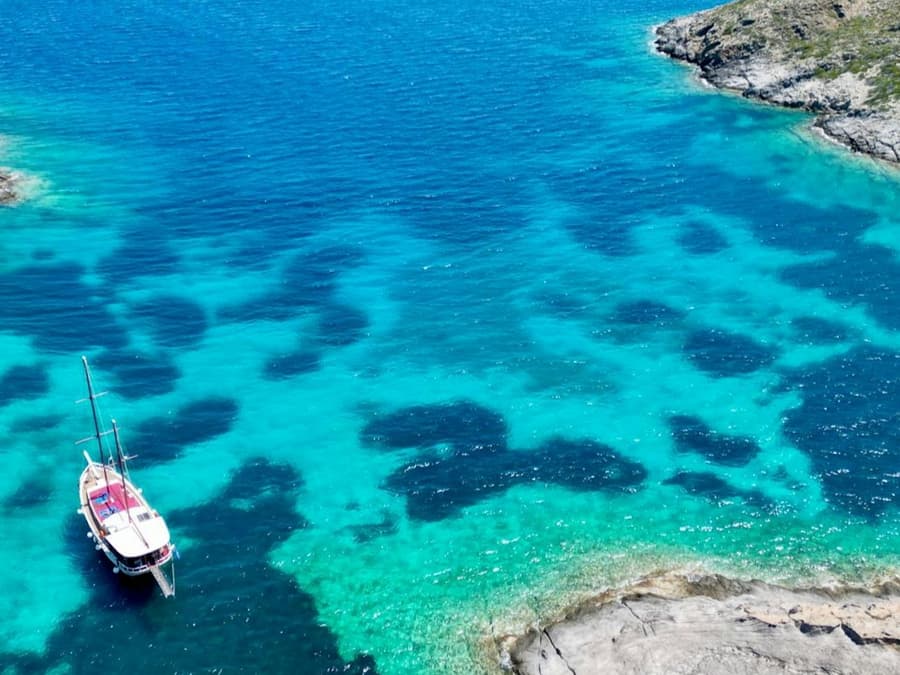 Paros, Antiparos, Despotiko, Blue Lagoon: Private Galatea Tour + Meal