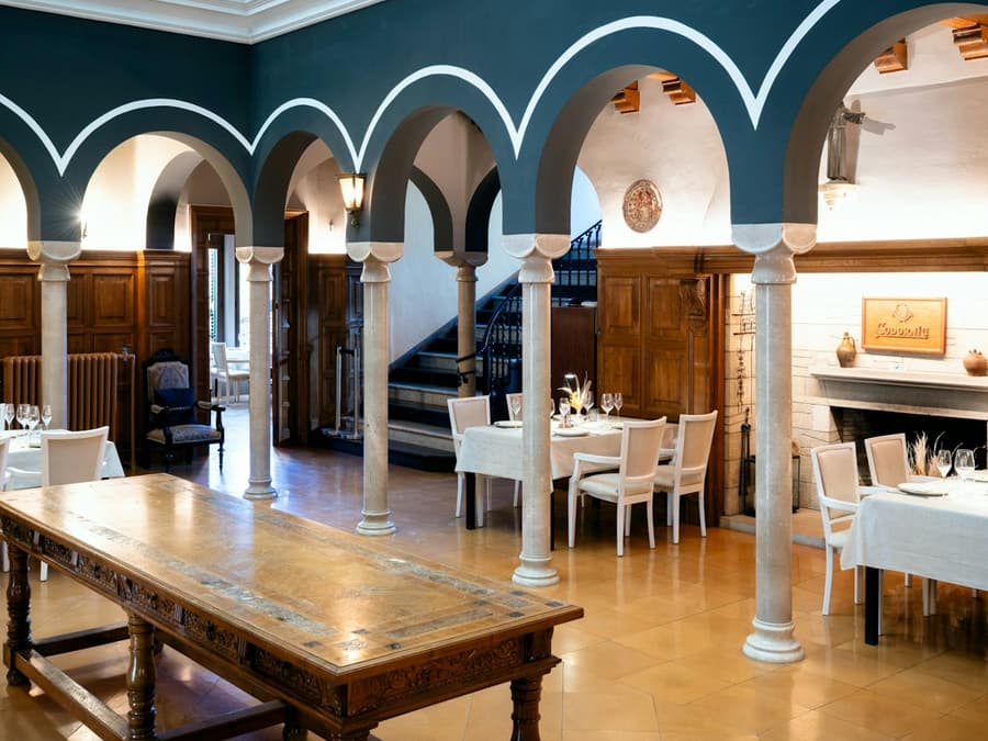 Codorníu Winery: Guided Tour + La Torre Menu Lunch + Cava Tasting