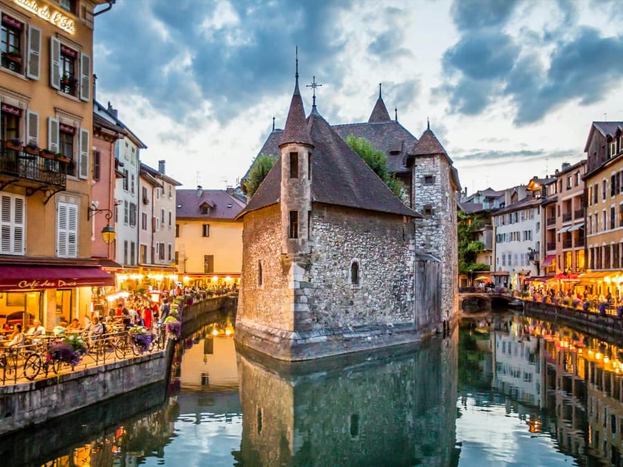 Guided Walking Tour of Annecy from Geneva