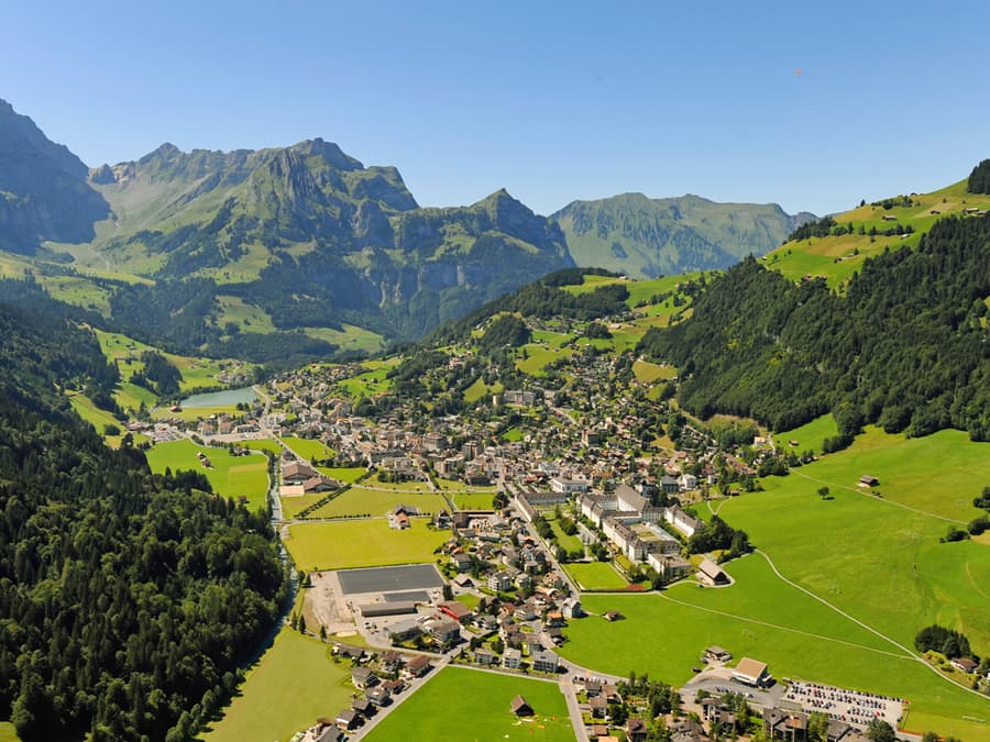Dari Zurich: Lawatan Sehari ke Lucerne & Engelberg